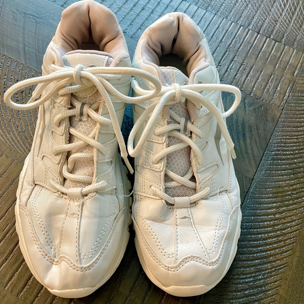 Men’s White Avia Athletic Sneakers Size 9